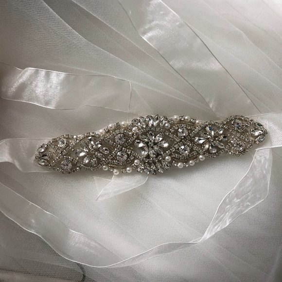 Melissa Sweet lace plunge wedding dress Sz 8 + belt & veil - Picture 15 of 16